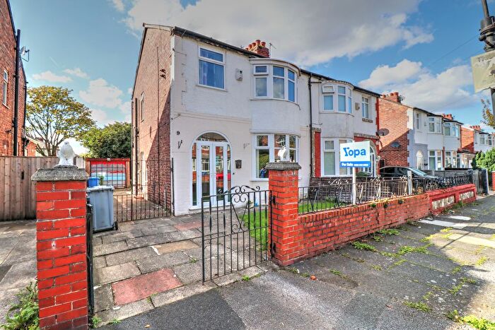 3 Bedroom Semi-Detached House For Sale In St. Georges Road, Stretford, M32