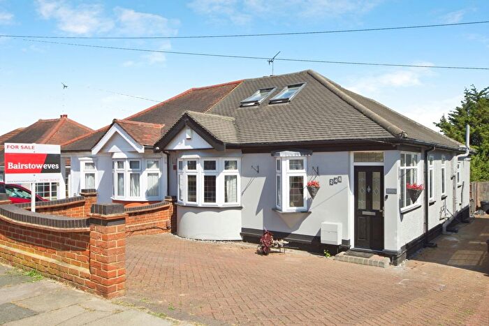 3 Bedroom Semi-Detached House For Sale In Havering Road, Romford, RM1