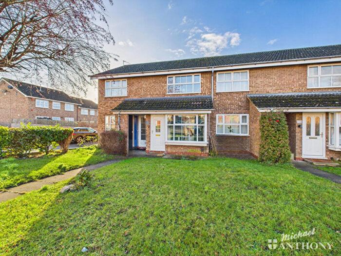 2 Bedroom Maisonette For Sale In Hillary Close, Aylesbury, Buckinghamshire, HP21