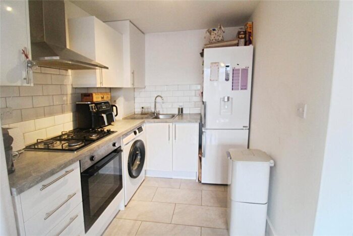 1 Bedroom Flat To Rent In Henderson Road, Southsea, Hampshire, PO4