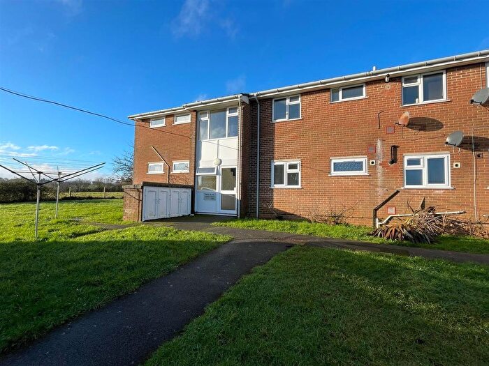 2 Bedroom Flat For Sale In Cowen Close, Crewkerne - No Onward Chain, TA18