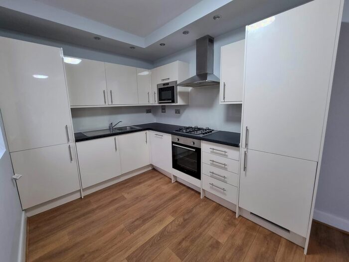 3 Bedroom Flat To Rent In Clocktower Court, Green Lanes, Winchmore Hill, London N21