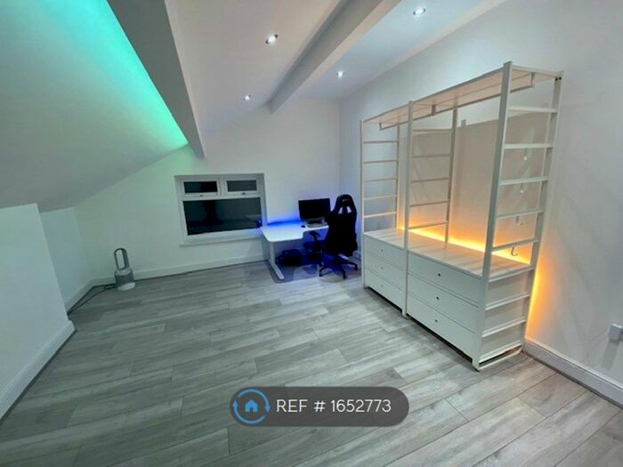 9 Bedroom Terraced House To Rent In Dickenson Road, Manchester, M13