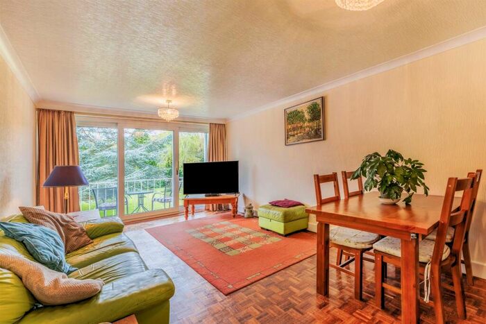 2 Bedroom Flat For Sale In Carlton Gardens, Warwick Avenue, Coventry, CV5