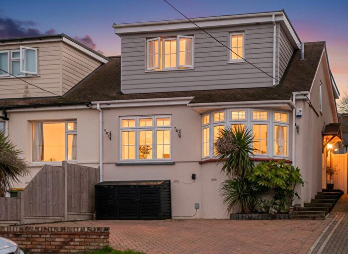 4 Bedroom Semi-Detached House For Sale In Mount Avenue, Rayleigh, SS6