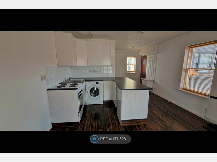 Studio To Rent In Reeves Way, South Woodham Ferrers, CM3