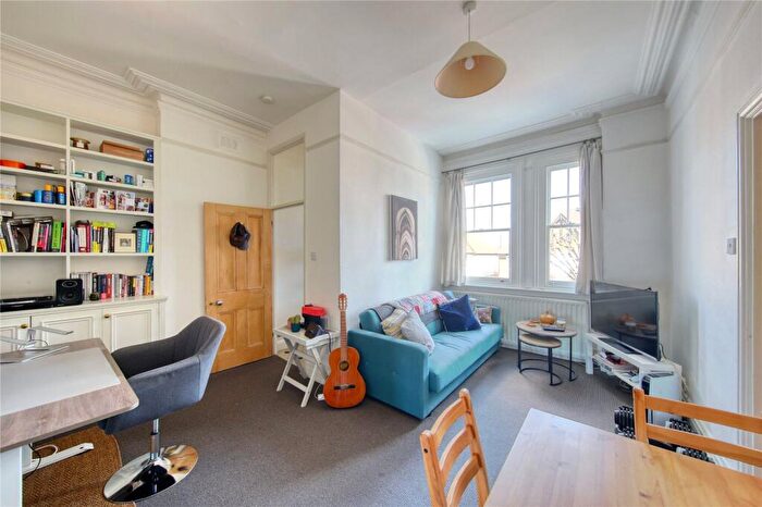 1 Bedroom Apartment To Rent In Ravenslea Road, SW12