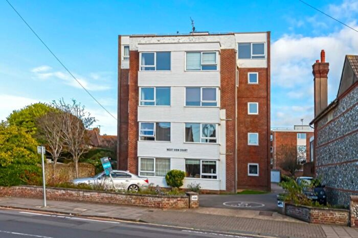 2 Bedroom Flat To Rent In West View Court, Heene Road, Worthing, BN11