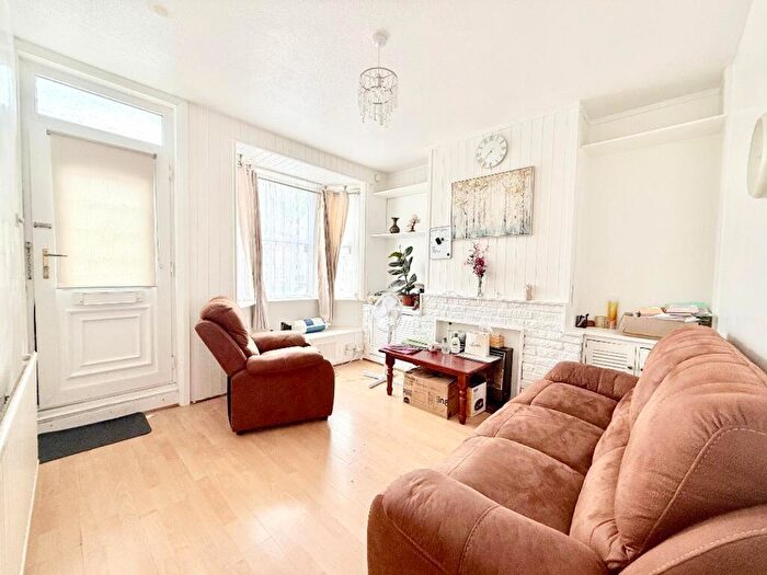 2 Bedroom Terraced House For Sale In Althorp Road, Luton, LU3