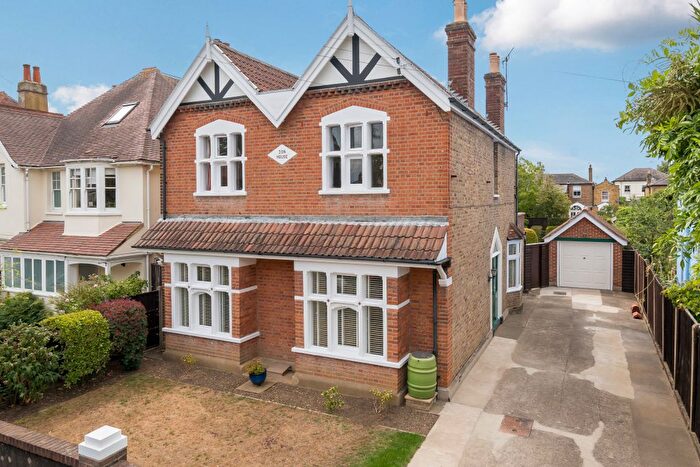 5 Bedroom Detached House For Sale In Kent Road, East Molesey, KT8