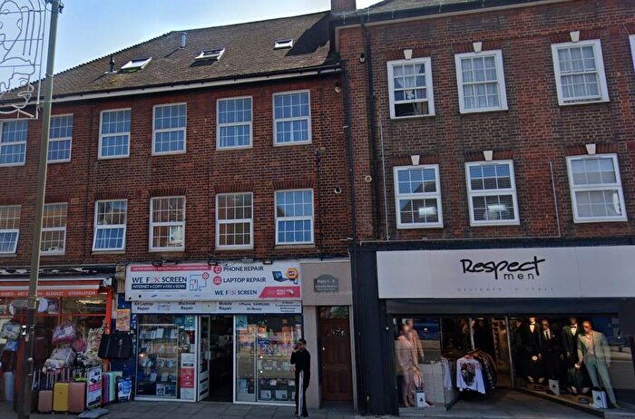 3 Bedroom Flat To Rent In Watling Avenue, Burnt Oak, Edgware, HA8