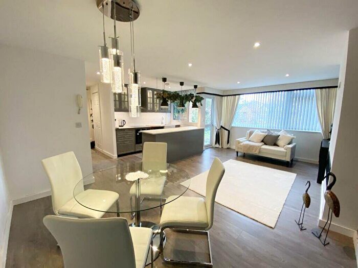 2 Bedroom Flat For Sale In Darley Mead Court, Hampton Lane, Solihull, B91