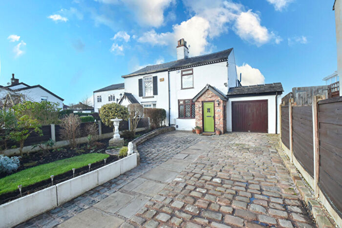 2 Bedroom Cottage For Sale In Davyhulme Road, Davyhulme, M41