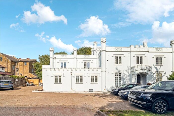 2 Bedroom Apartment To Rent In Bedford Hill, London, SW12