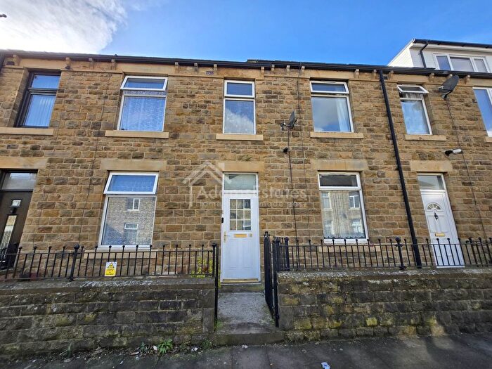 3 Bedroom Terraced House For Sale In Thornville Mount, Dewsbury, WF13