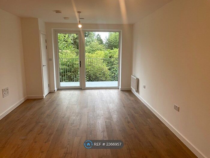 1 Bedroom Flat To Rent In Greenhithe, Stone, DA2