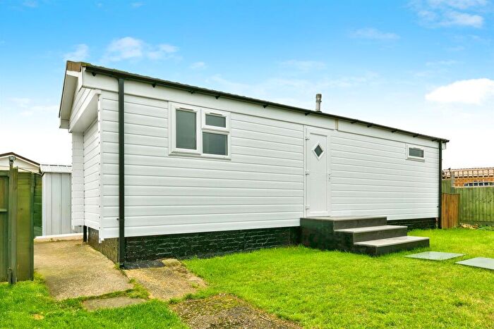 1 Bedroom Park Home For Sale In Bedford Road, Lower Stondon, Henlow, SG16