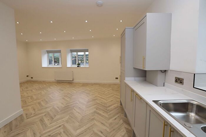 2 Bedroom Flat To Rent In Central Street, Ramsbottom, Bury, BL0
