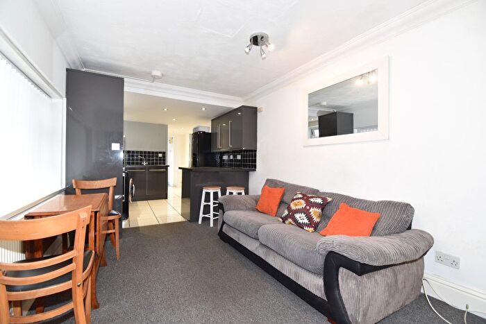 3 Bedroom Flat To Rent In Chard Terrace, Falmouth, TR11