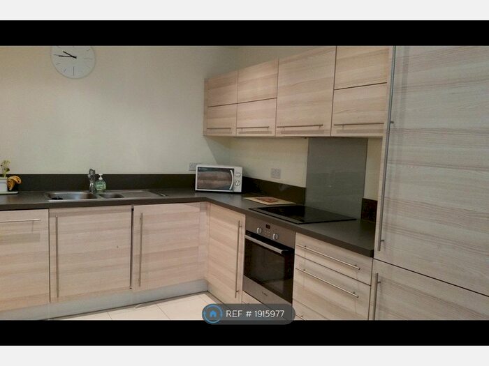 2 Bedroom Flat To Rent In Colnhurst Road, Watford, WD17