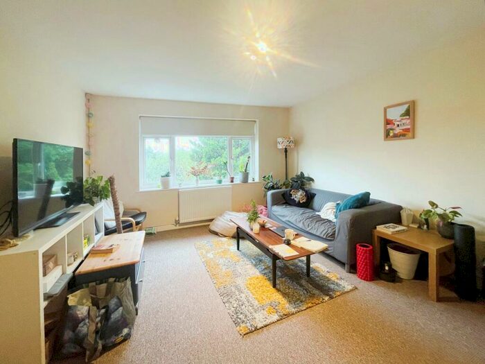 2 Bedroom Flat To Rent In Dorchester Court, Brandreth Road, Penylan, CF23