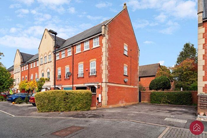 3 Bedroom End Of Terrace House For Sale In Bennett Crescent, Oxford, OX4