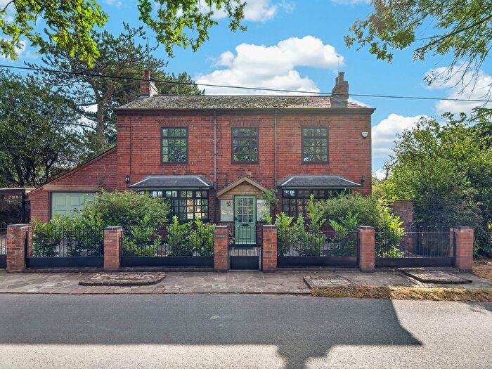 3 Bedroom Detached House For Sale In Bradnocks Marsh Lane, Hampton-In-Arden, Solihull, B92