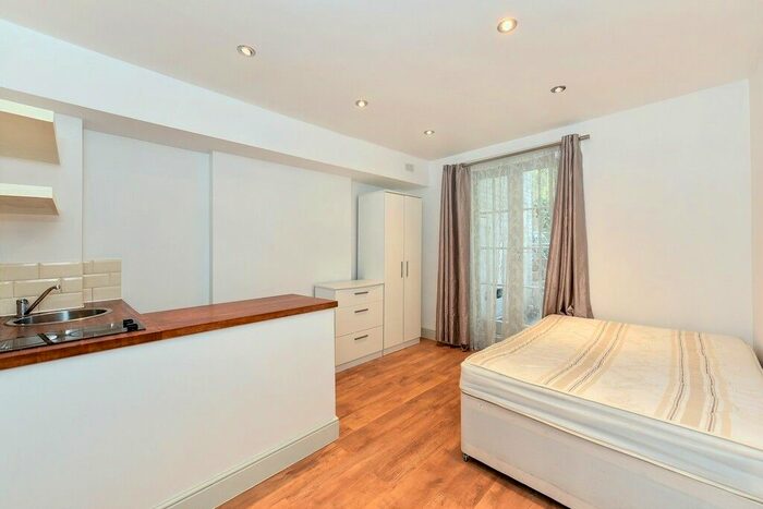 Studio To Rent In Marloes Road, Kensington, W8