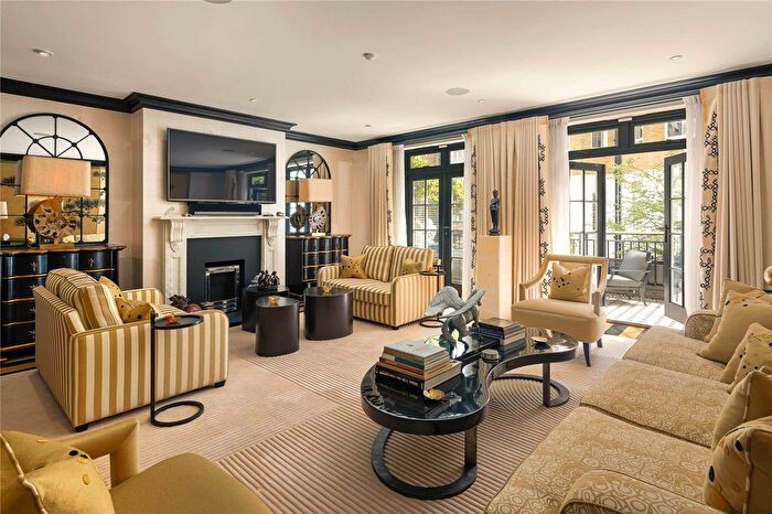 4 Bedroom Mews For Sale In Hays Mews, London, W1J