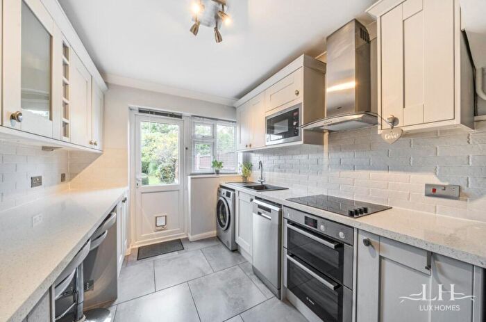 3 Bedroom Semi Detached House For Sale In Chelmer Drive, Brentwood, CM13