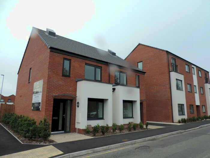 3 Bedroom Semi-Detached House To Rent In Victoria Cresent. Burton, DE14