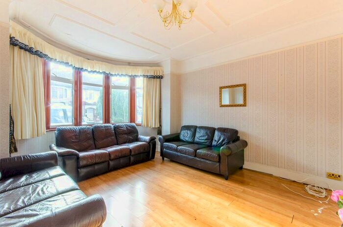 4 Bedroom Terraced House To Rent In Berkshire Gardens, Wood Green, London N13