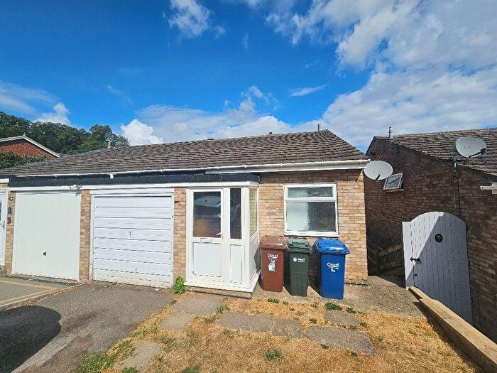 3 Bedroom Semi Detached House To Rent In Dexter Close, Banbury, OX16