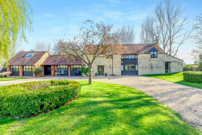 3 Bedroom Country House For Sale In Leckhampstead Road, Thornborough, Buckingham Buckinghamshire, MK18