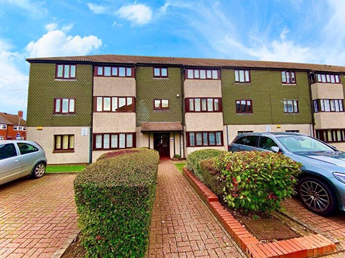 1 Bedroom Flat To Rent In First Floor Studio Flat In Meresmans, Teviot Avenue, Aveley, Essex, RM15
