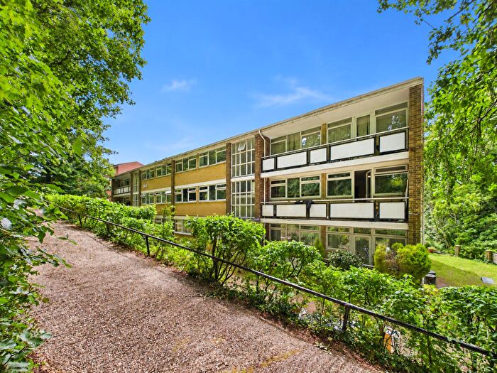 2 Bedroom Flat For Sale In Westhall Road, Warlingham, CR6