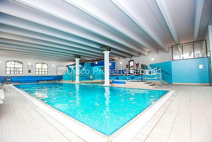 5 Bedroom Town House To Rent In Blondin Street, London, E3