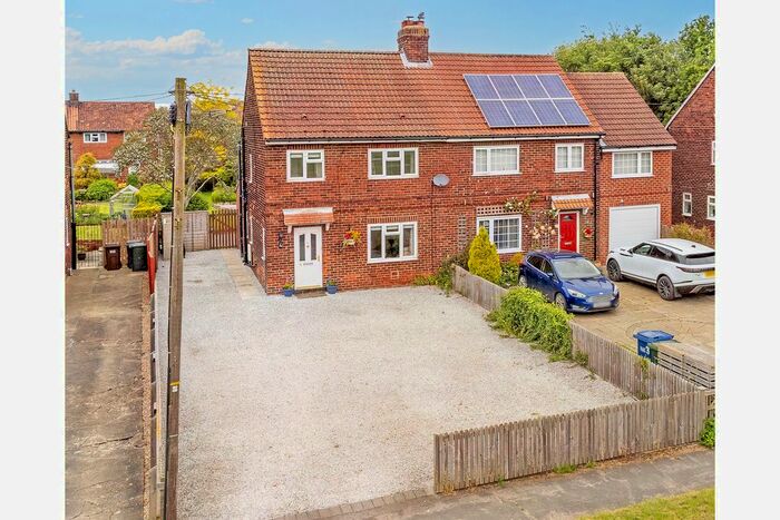 3 Bedroom Semi-Detached House For Sale In Bishopdyke Road, Cawood, Selby, YO8