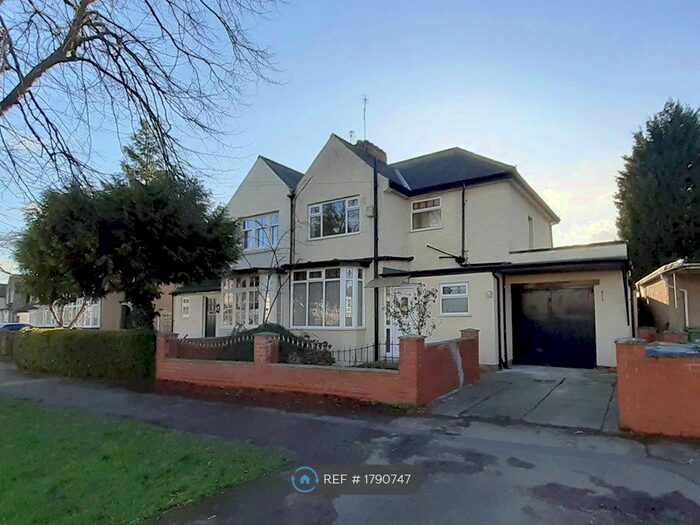 3 Bedroom Semi-Detached House To Rent In Fifth Avenue, York, YO31