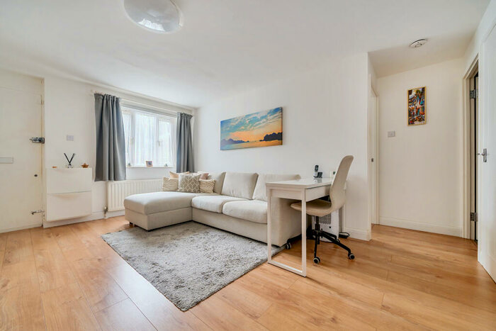 1 Bedroom Apartment To Rent In Haynes Close, London, N11