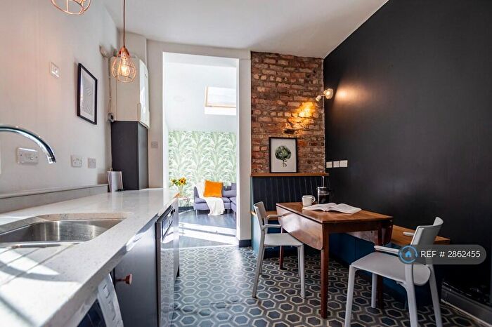 6 Bedroom Terraced House To Rent In Fairbank Avenue, Manchester, M14