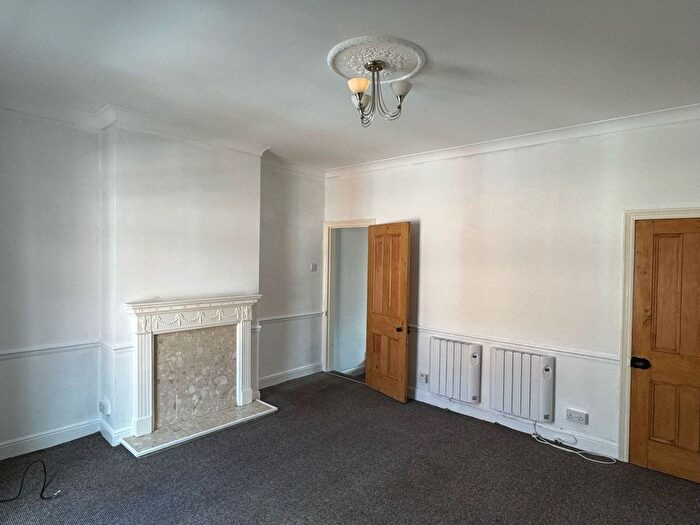 1 Bedroom Flat To Rent In Crowther Street, Castleford, WF10