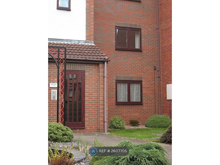 2 Bedroom Flat To Rent In Gadwall Crescent, Nottingham, NG7