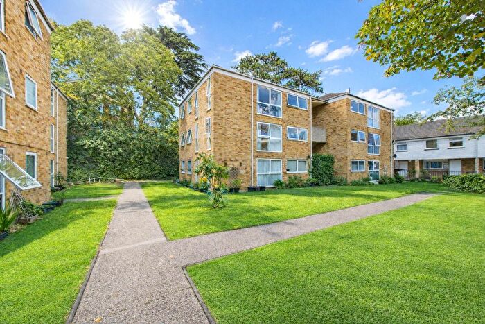 2 Bedroom Flat For Sale In Southcote Road, Reading, Berkshire, RG30