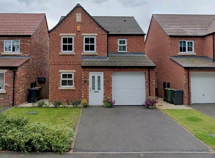 3 Bedroom Semi-Detached House To Rent In Elm Drive, Leeds, West Yorkshire, LS14