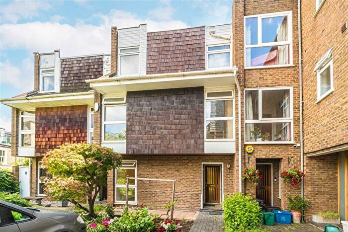 4 Bedroom Property To Rent In Old Dock Close, Kew, Richmond, TW9