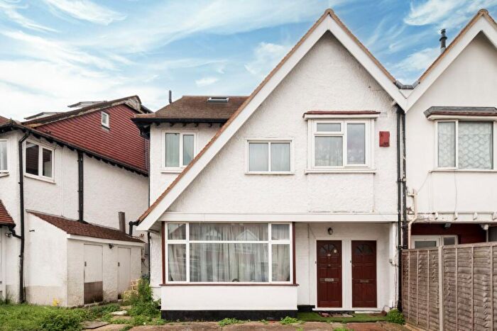 2 Bedroom Flat To Rent In Woodstock Avenue, Golders Green, NW11