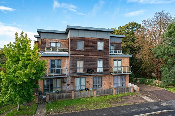 2 Bedroom Apartment For Sale In Lawn Lane, Hemel Hempstead, Hertfordshire, HP3