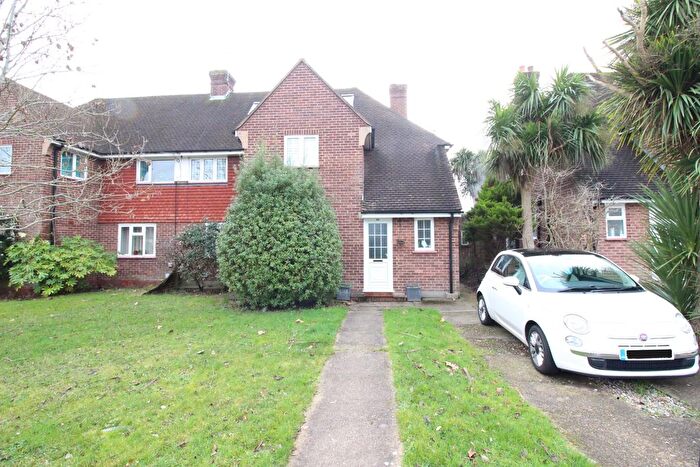 2 Bedroom Maisonette For Sale In Grafton Road, Worcester Park, KT4