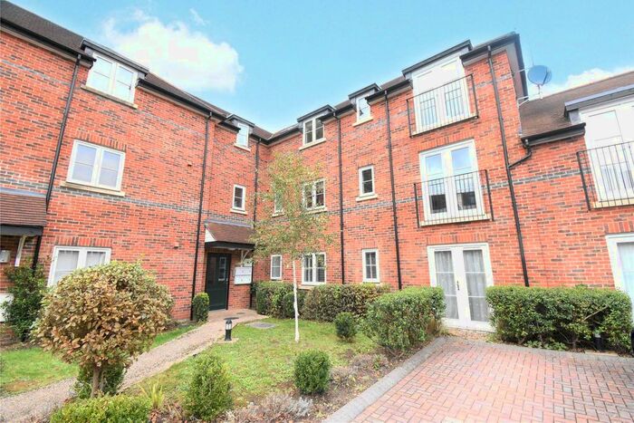 2 Bedroom Flat To Rent In Townside Court, Crown Place, Reading, Berkshire, RG1